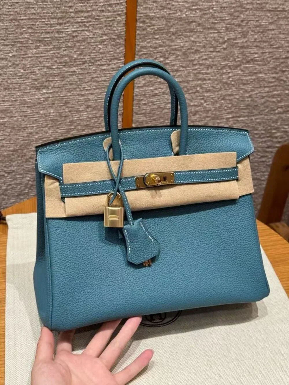 Classic Hermes Bag: A Stylish and Versatile Choice for Elegance